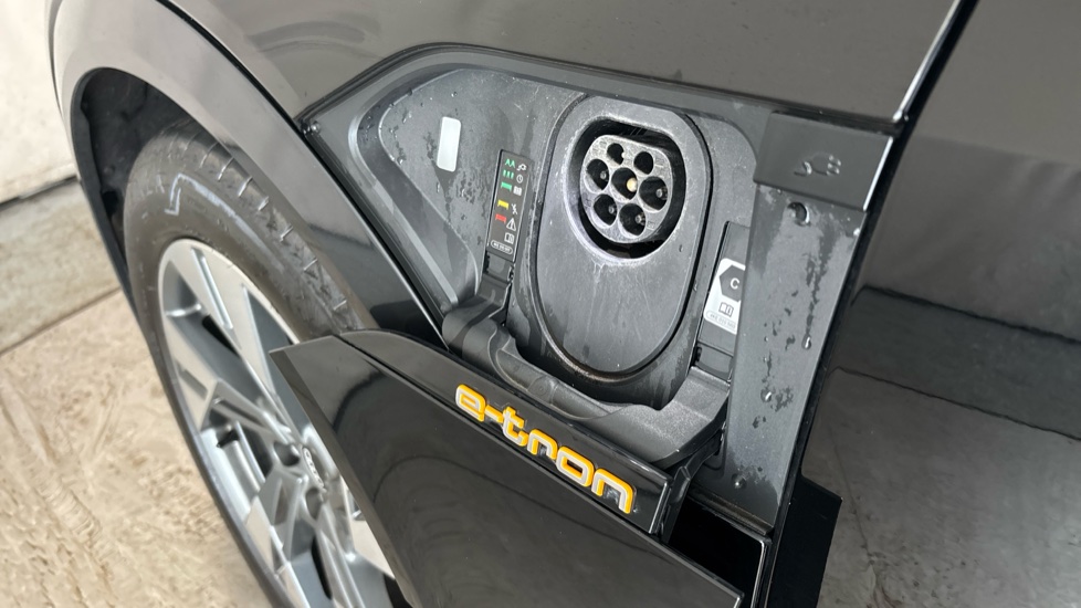 AUDI E-TRON Image 21