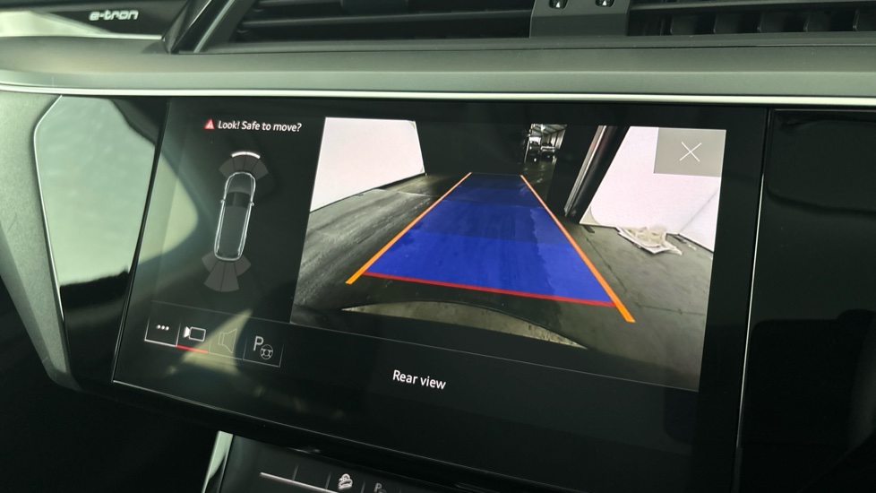 AUDI E-TRON Reverse camera