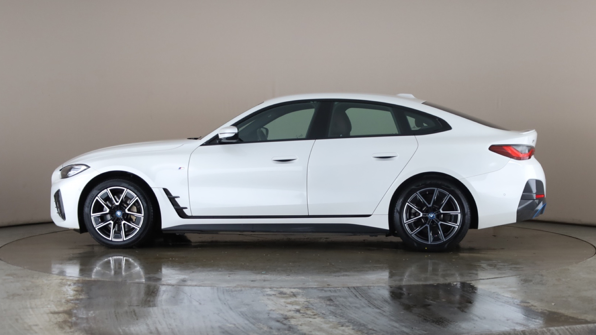 4027523 250kW eDrive40 M Sport 83.9kWh 5dr Auto