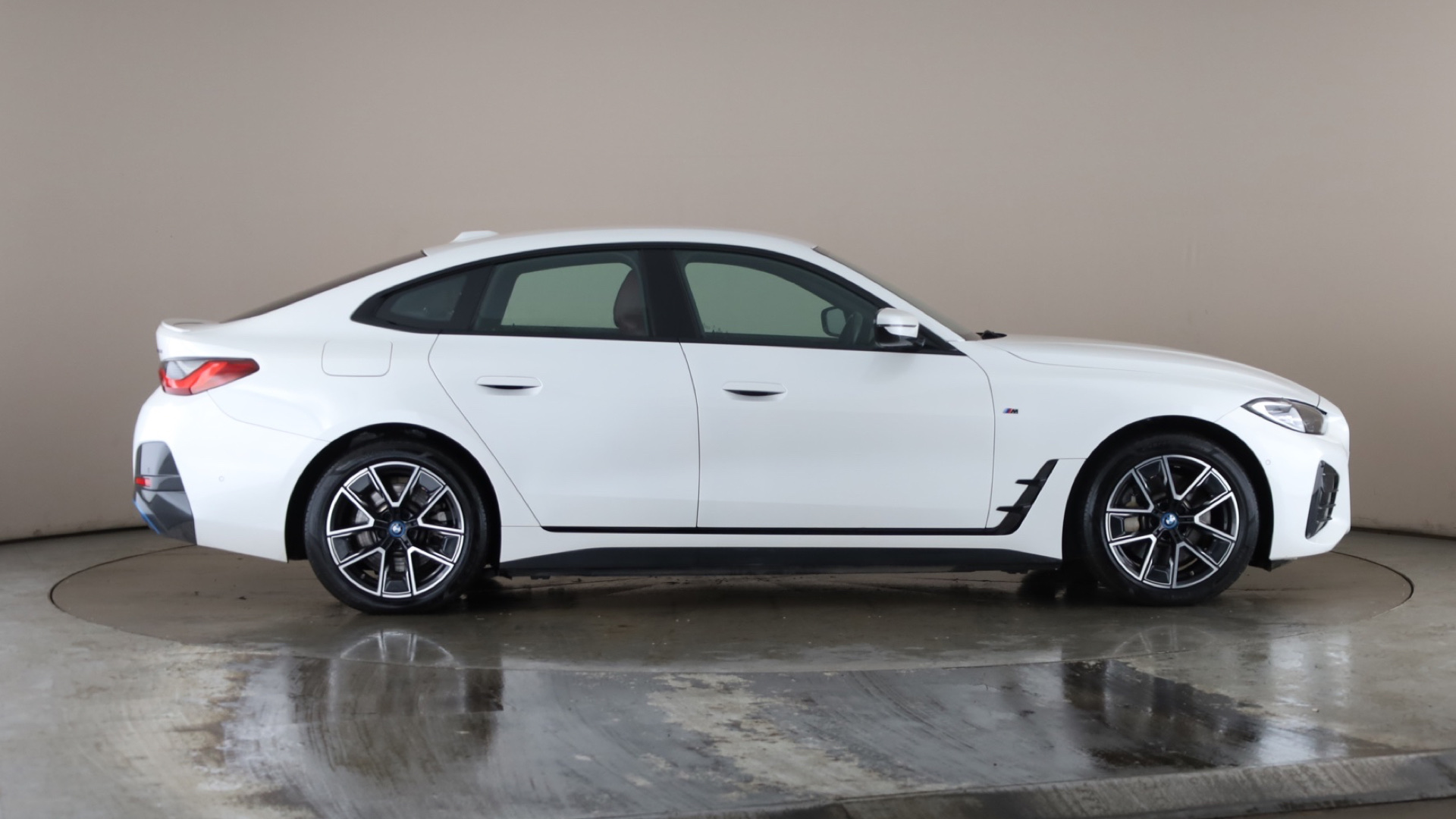 4027523 250kW eDrive40 M Sport 83.9kWh 5dr Auto