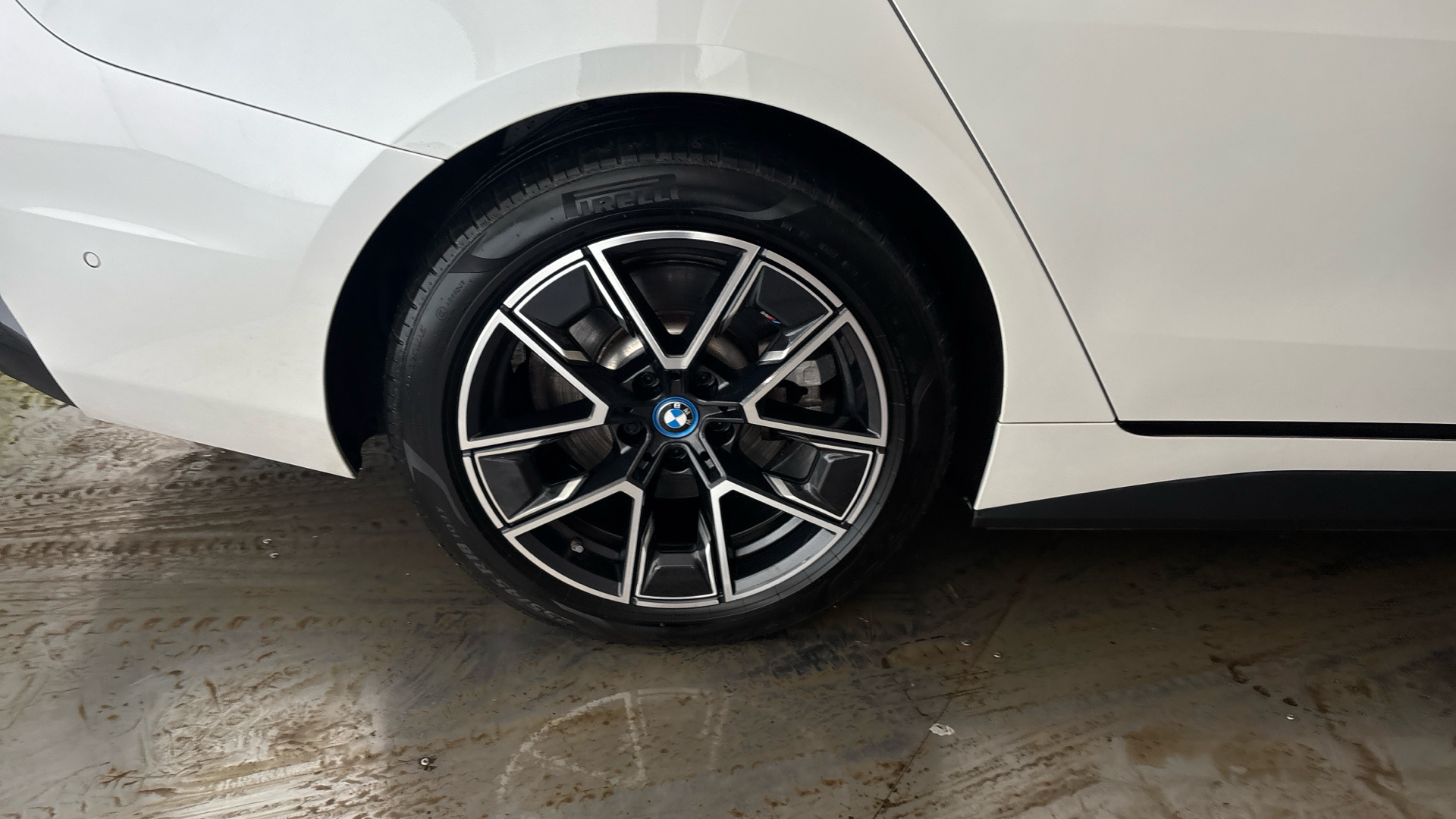 4027523 250kW eDrive40 M Sport 83.9kWh 5dr Auto