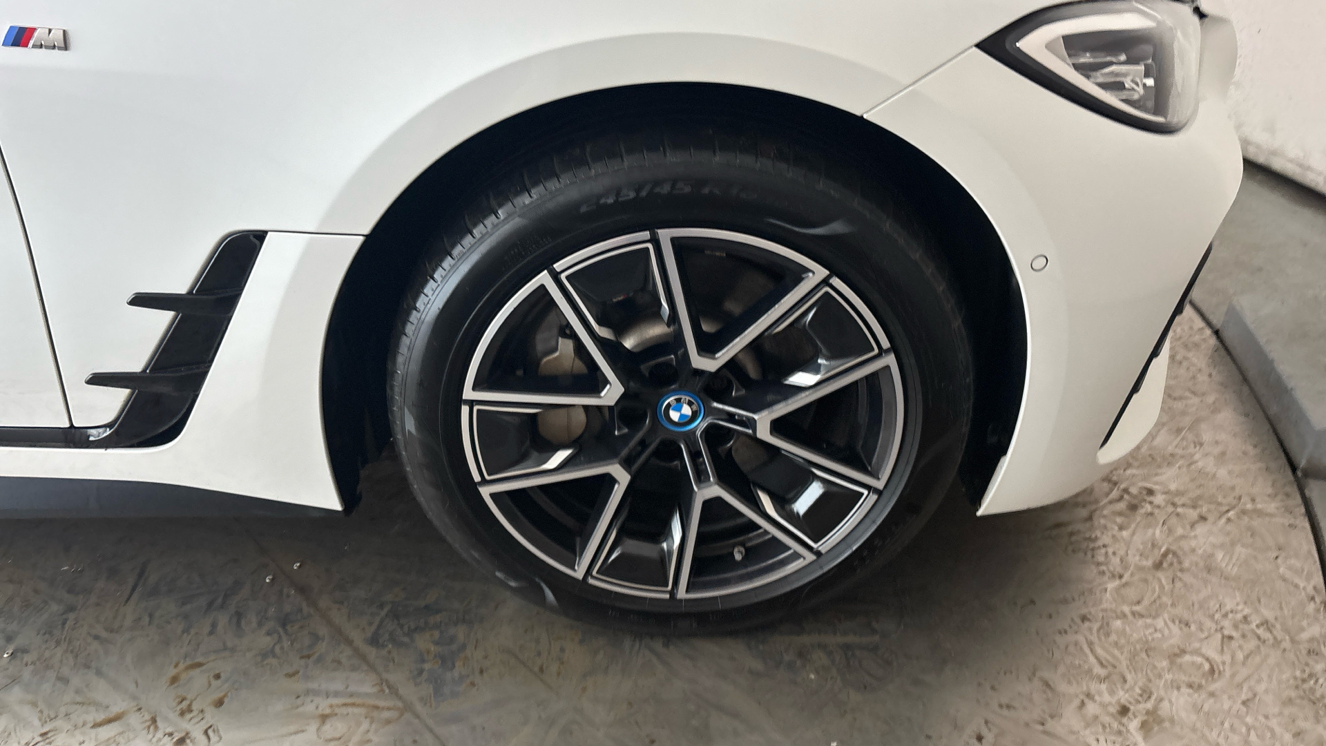 4027523 250kW eDrive40 M Sport 83.9kWh 5dr Auto