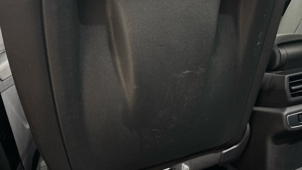 AUDI Q4 Scuff