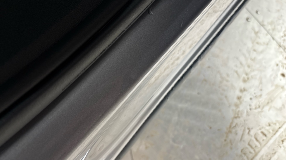 AUDI Q4 Dent