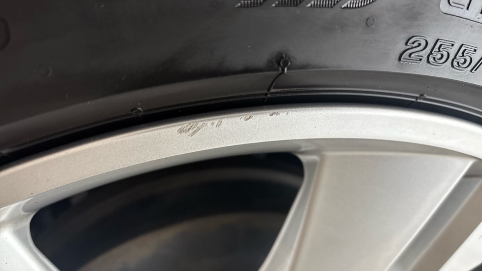 AUDI Q4 Scuff