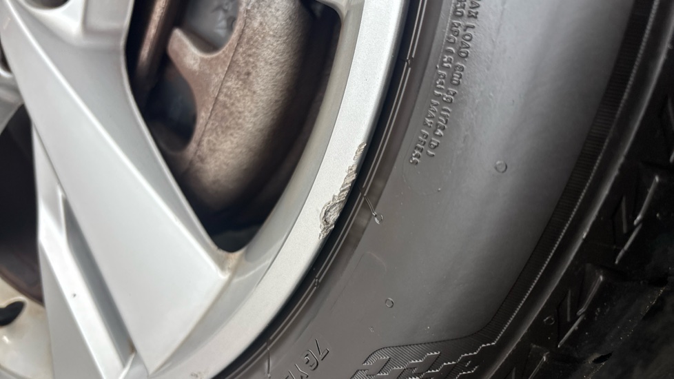 AUDI Q4 Scuff