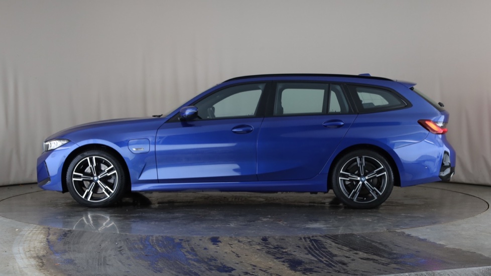 BMW 3 SERIES Image 2