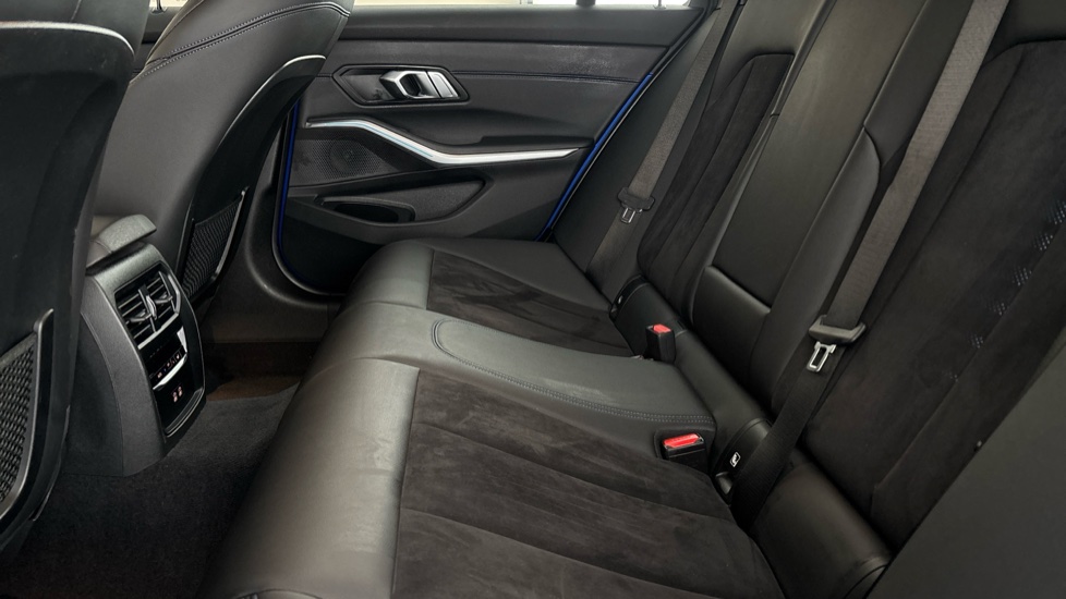 BMW 3 SERIES Image 14