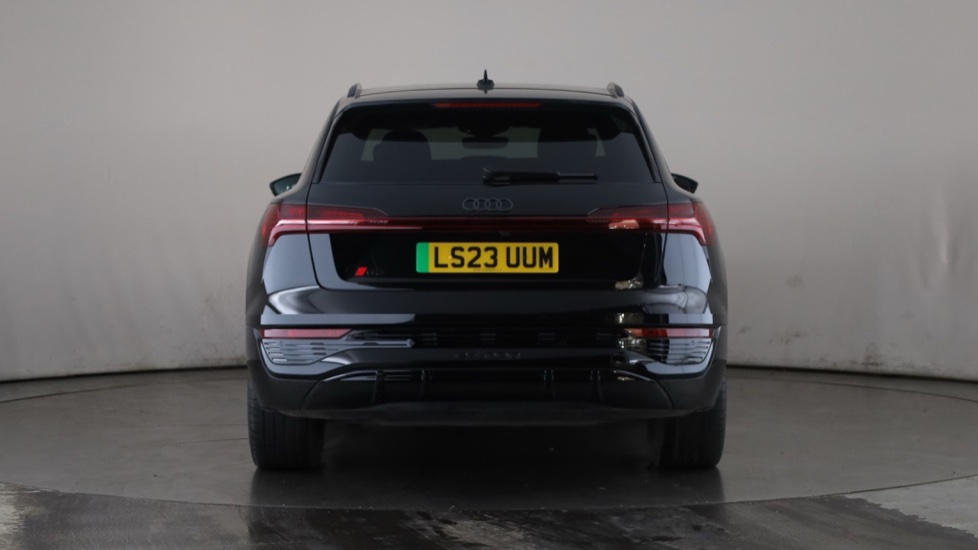 AUDI Q8 Image 4