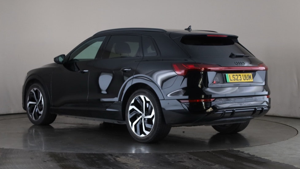 AUDI Q8 Image 3
