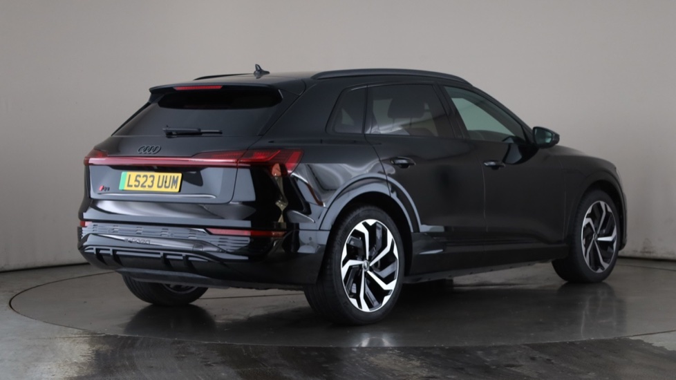 AUDI Q8 Image 5