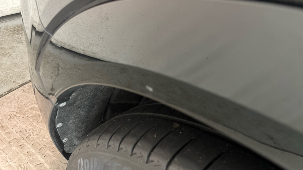AUDI Q8 scratches and chips
