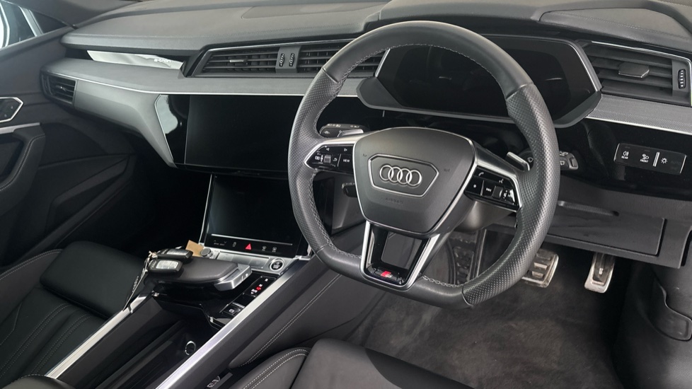 AUDI Q8 Image 9