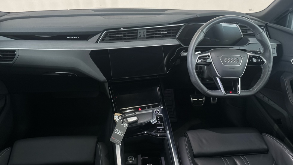 AUDI Q8 Image 11