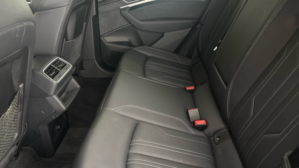 AUDI Q8 Image 14