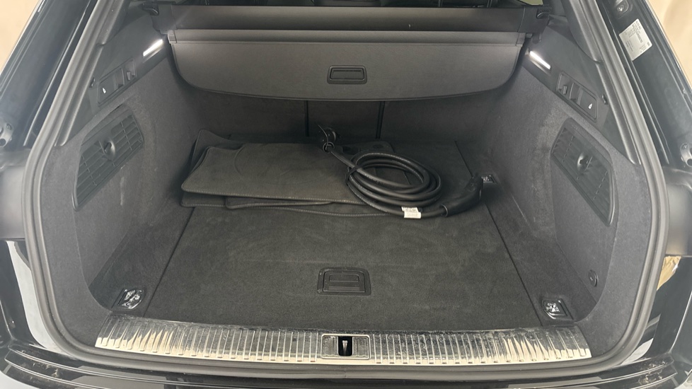 AUDI Q8 Image 15