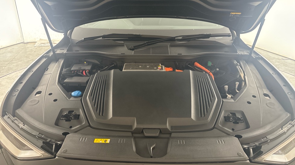 AUDI Q8 Image 16