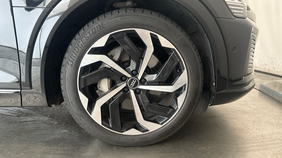 AUDI Q8 Image 20