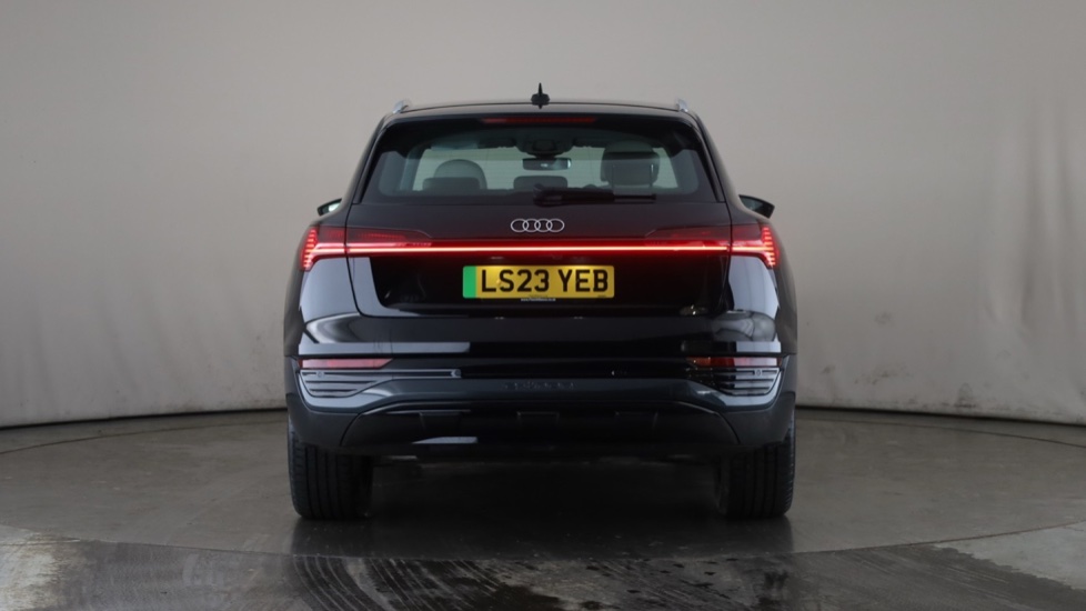 AUDI Q8 Image 4