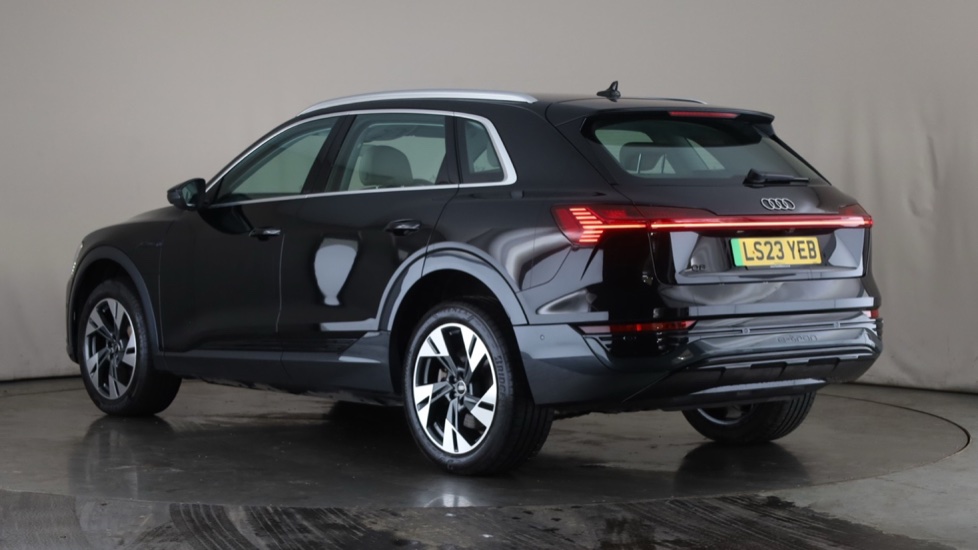 AUDI Q8 Image 3