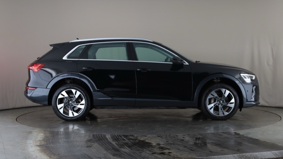 AUDI Q8 Image 6