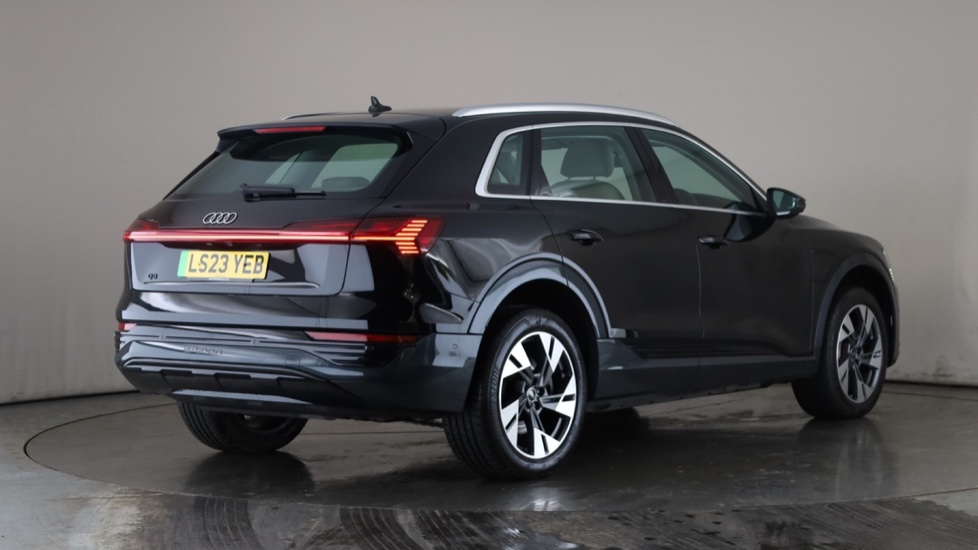 AUDI Q8 Image 5
