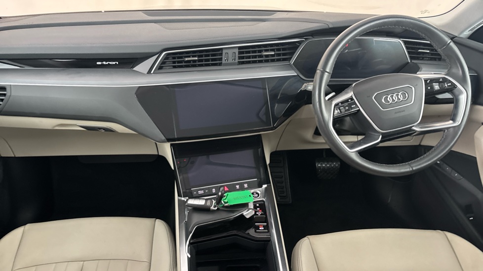 AUDI Q8 Image 11