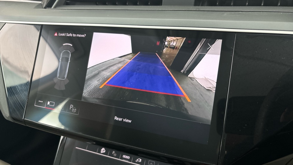 AUDI Q8 reverse camera