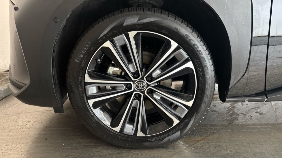 TOYOTA BZ4X Image 17