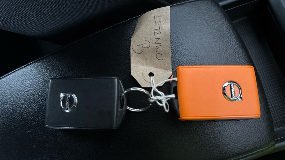 VOLVO XC40 two keys