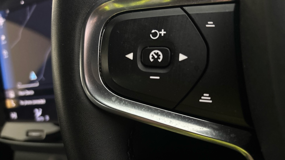 VOLVO XC40 cruise control