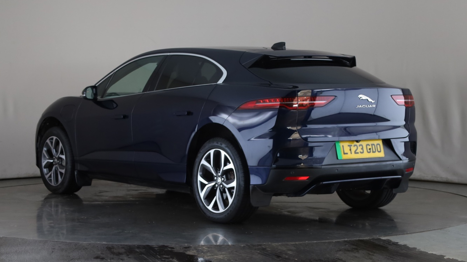 294kW EV400 R-Dynamic HSE Black 90kWh 5dr Auto