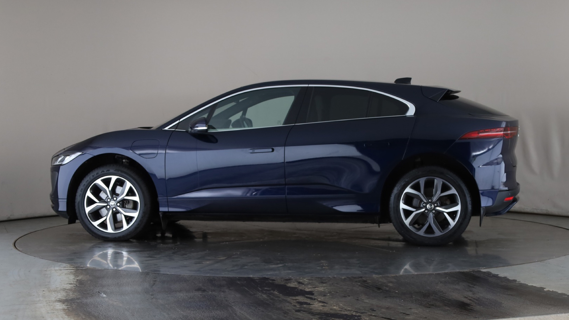 294kW EV400 R-Dynamic HSE Black 90kWh 5dr Auto