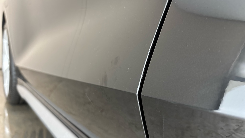 AUDI A3 Chips and dent