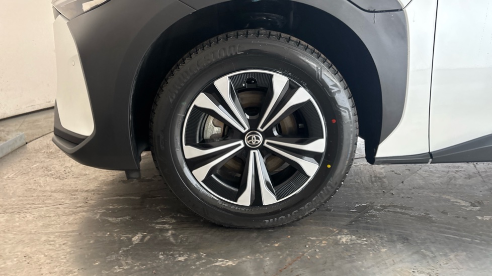 TOYOTA BZ4X Image 17