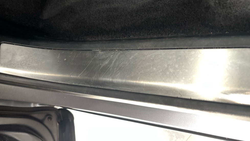 LAND ROVER RANGE ROVER SPORT scratched
