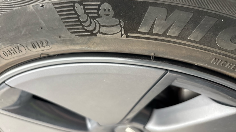 TESLA MODEL 3 scuff