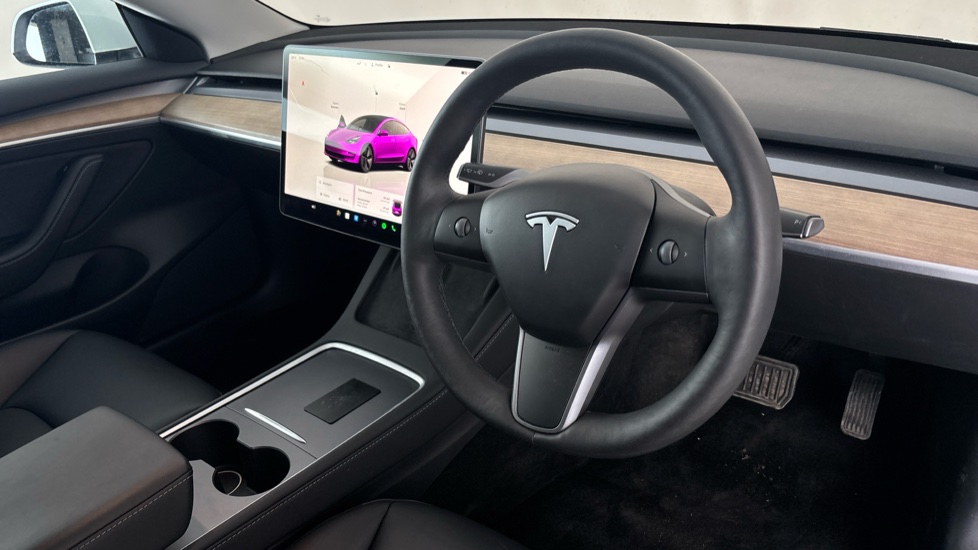 TESLA MODEL 3 Image 9