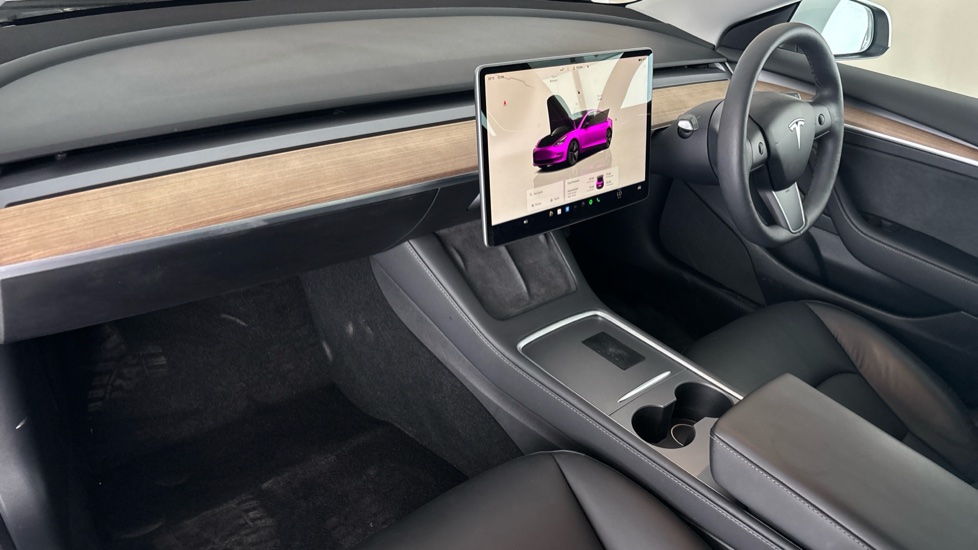 TESLA MODEL 3 Image 10