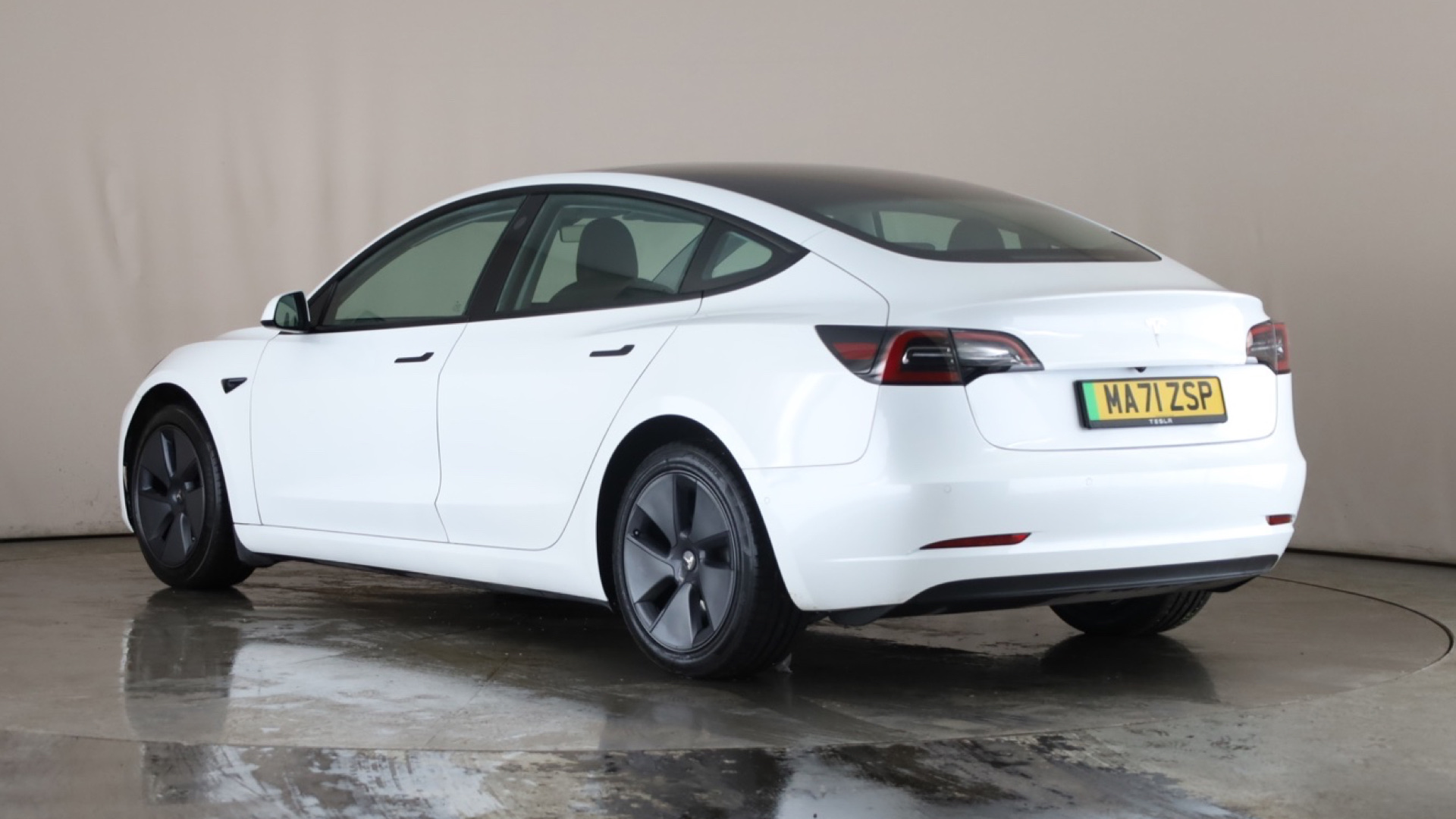 4027448 Standard Plus 4dr Auto