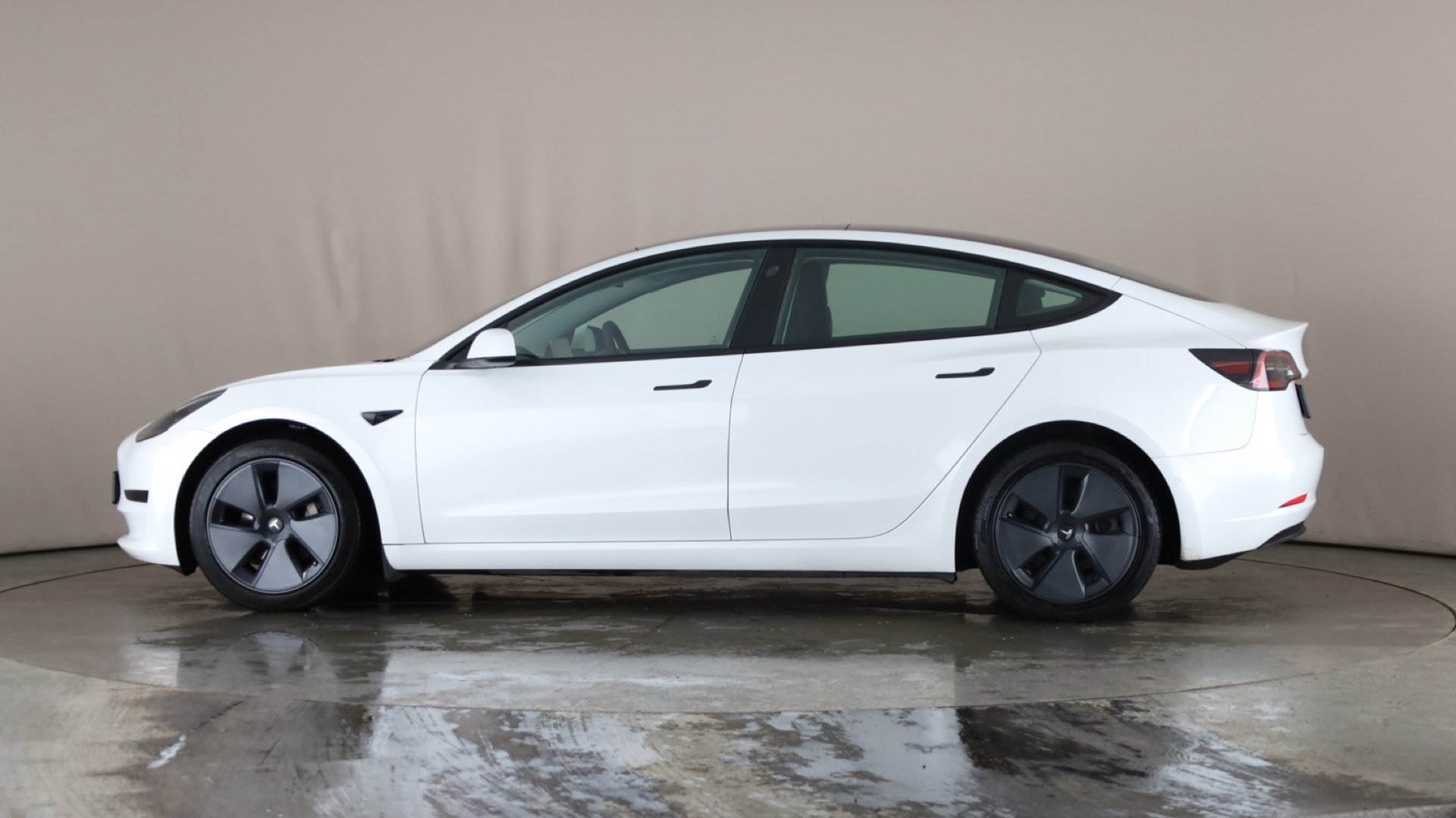 4027448 Standard Plus 4dr Auto