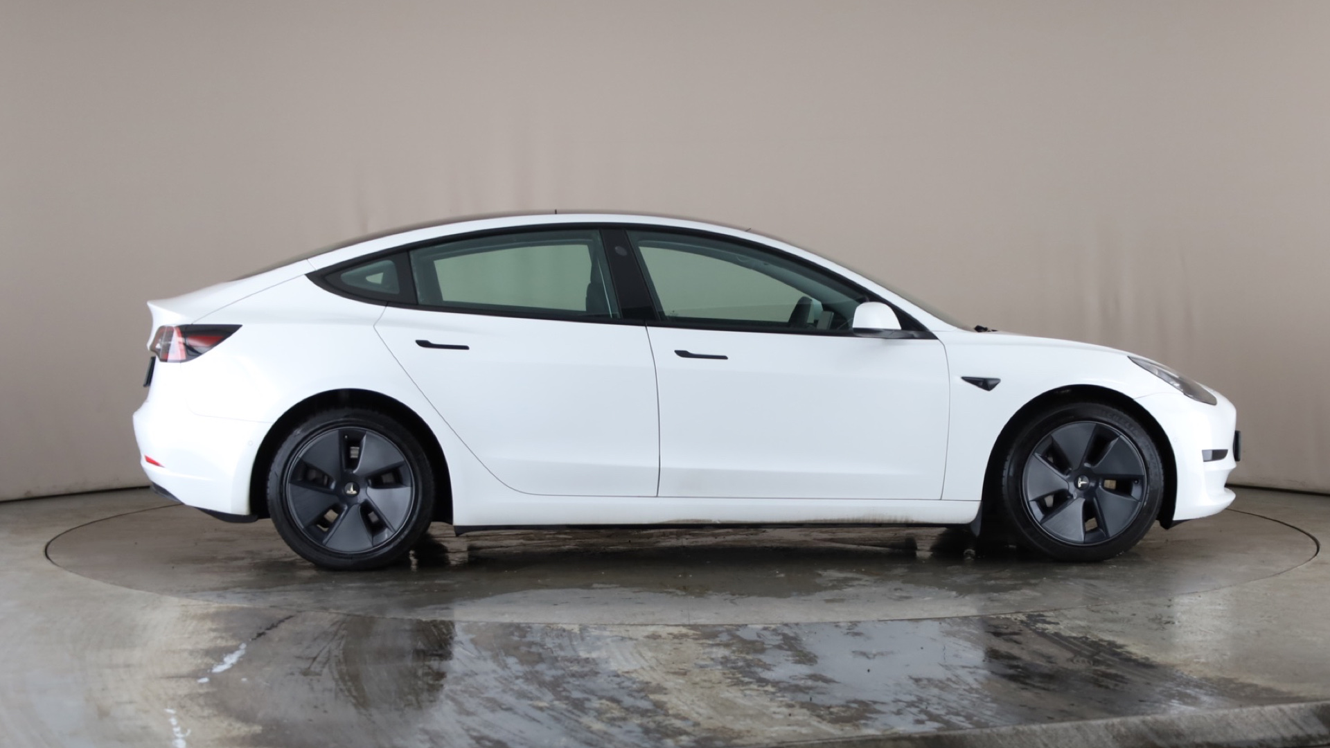 4027448 Standard Plus 4dr Auto