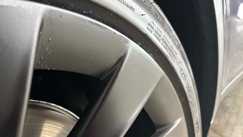 TESLA MODEL Y scuff