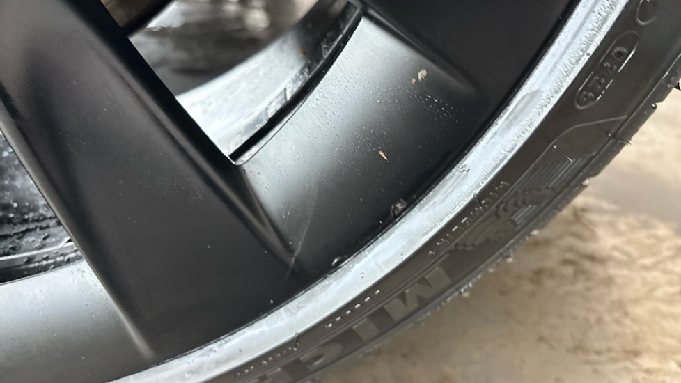TESLA MODEL Y scuff