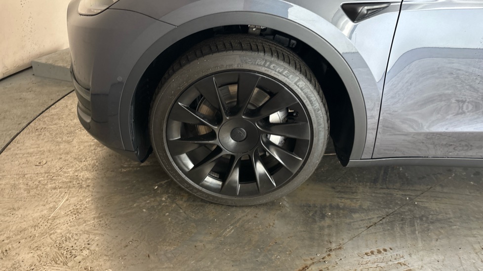 TESLA MODEL Y Image 17