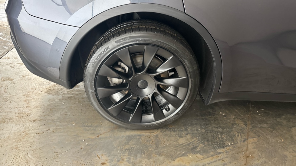 TESLA MODEL Y Image 19