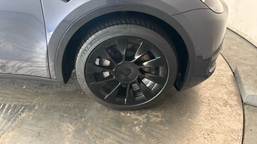 TESLA MODEL Y Image 20
