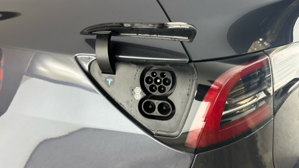 TESLA MODEL Y Image 21