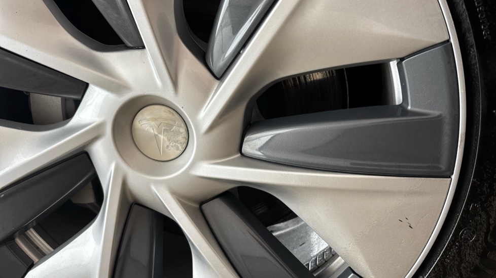 TESLA MODEL Y Corrosion and scuff