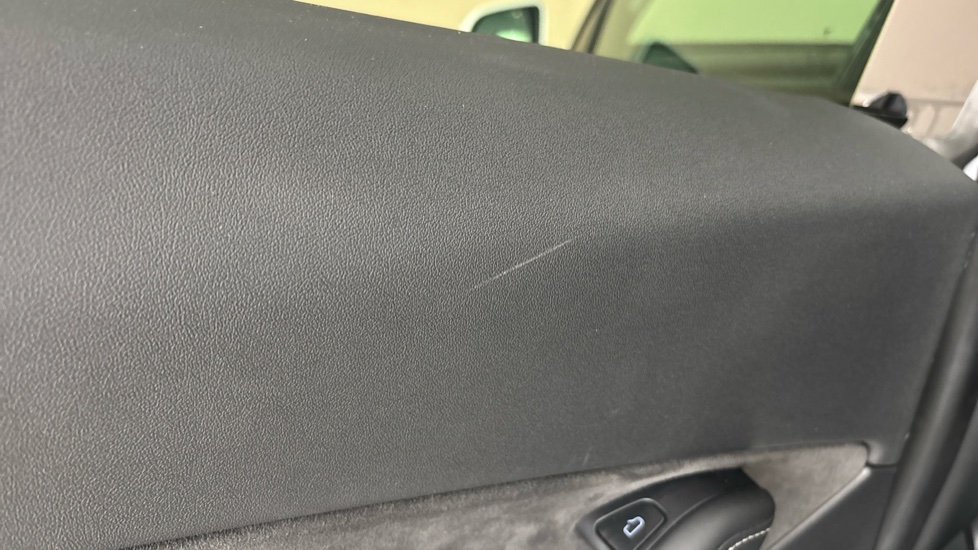 TESLA MODEL Y Scratches